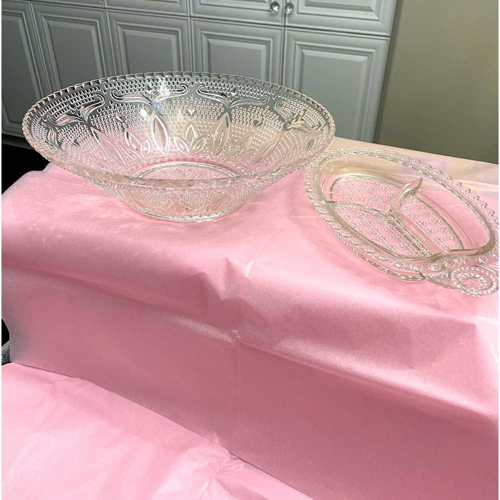 2- PIECES OF VINTAGE HAZEL ATLAS DEPRESSION GLASS. A SERVING BOWL AND OVAL DISH